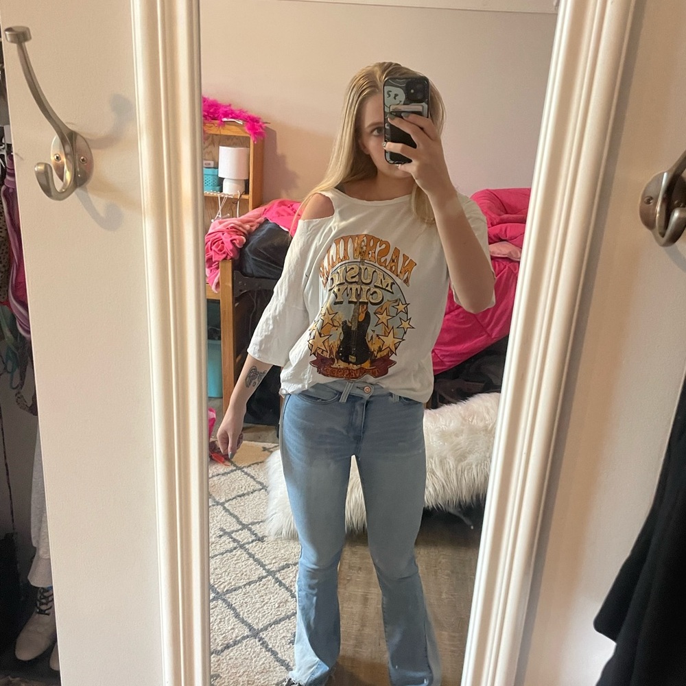 vintage canvas graphic tee; size medium
